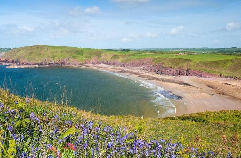Manorbier Castle Inn Bay Room