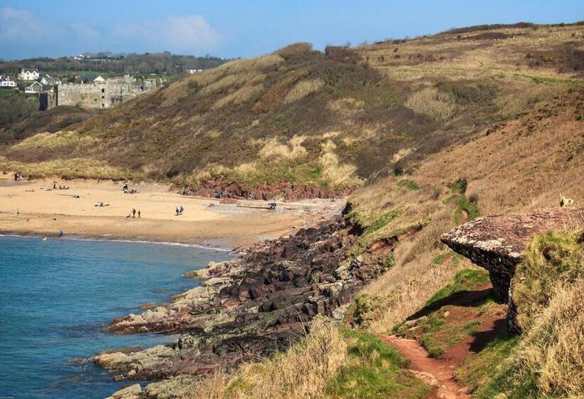 Manorbier Castle Inn Bay Room