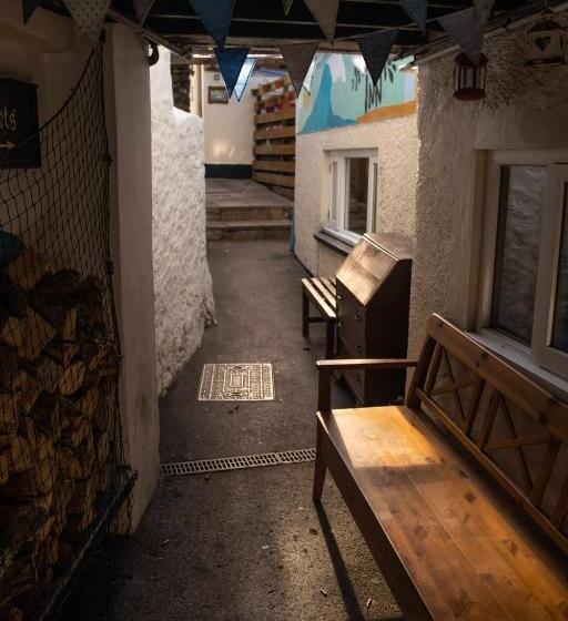 Manorbier Castle Inn Bay Room