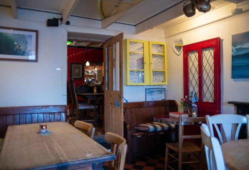 Manorbier Castle Inn Bay Room