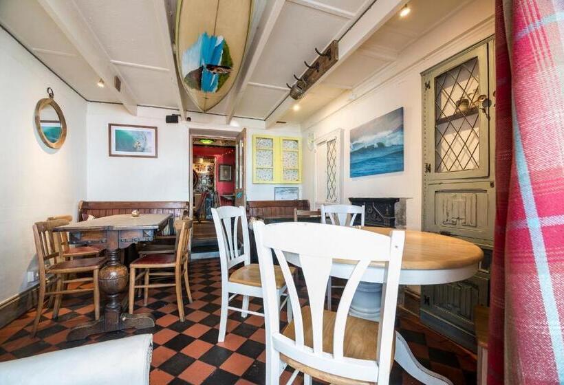 Manorbier Castle Inn Bay Room