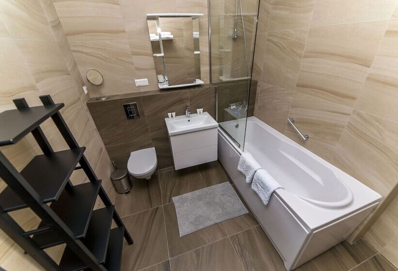 Radius Central House