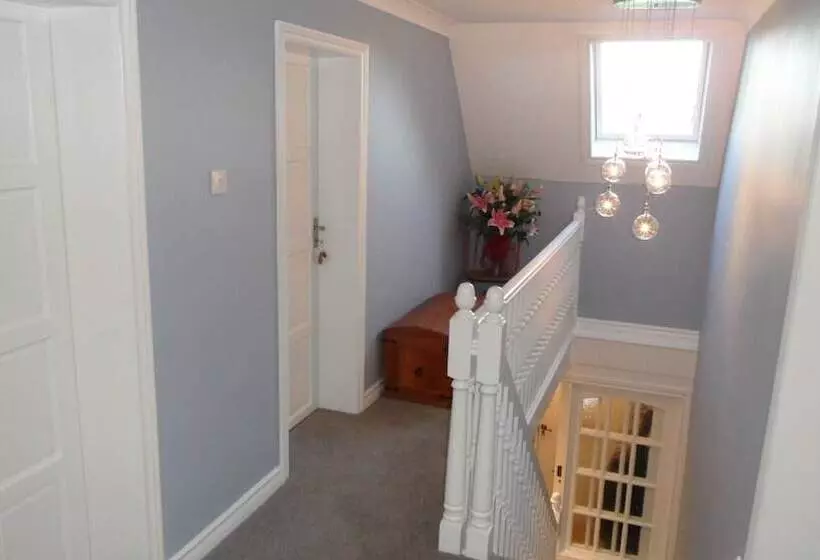 ベッドアンドブレックファースト Old School House