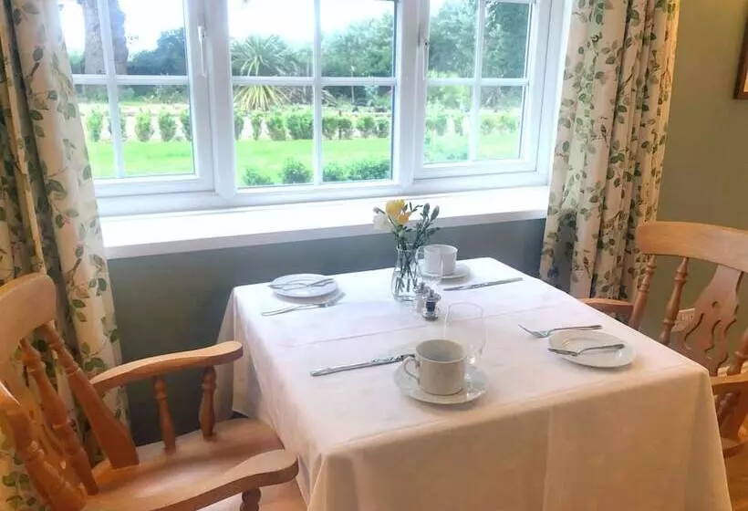 ベッドアンドブレックファースト Old School House