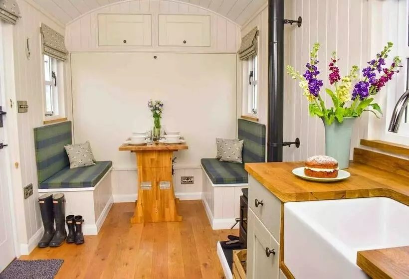 هتل Craigduckie Shepherds Huts