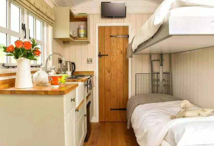 هتل Craigduckie Shepherds Huts