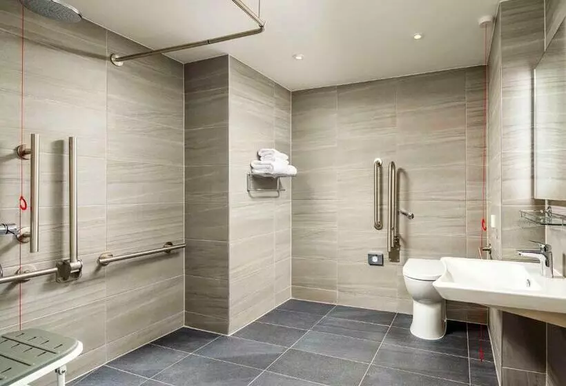 هتل Mercure Newport