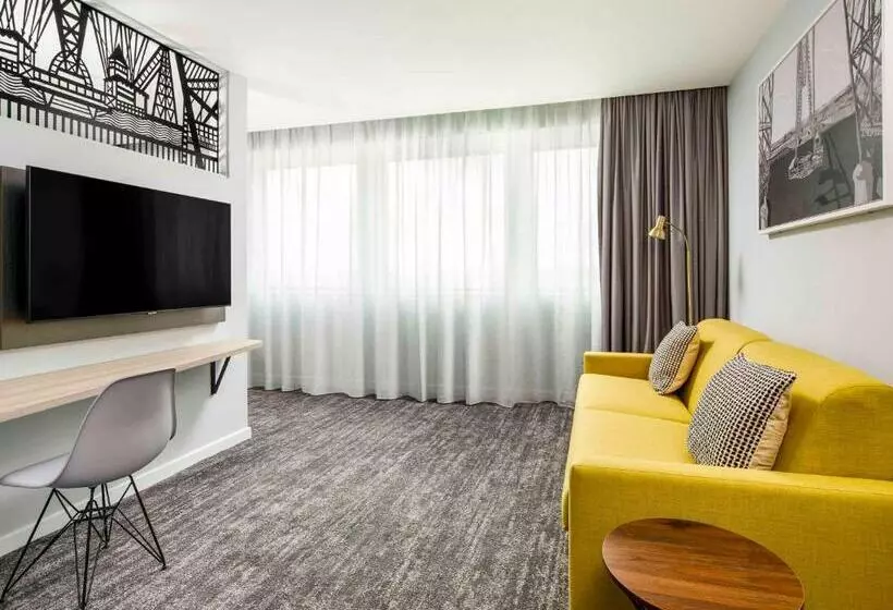 هتل Mercure Newport