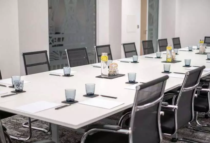 هتل Mercure Newport