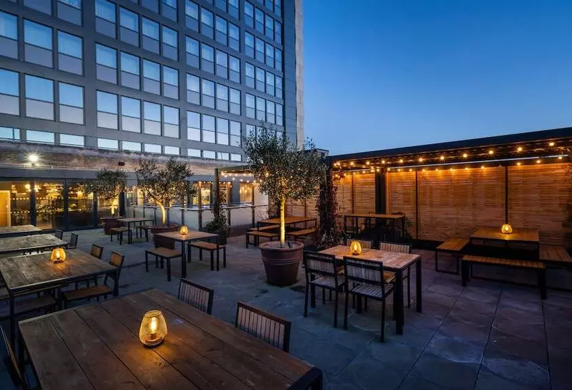 هتل Mercure Newport