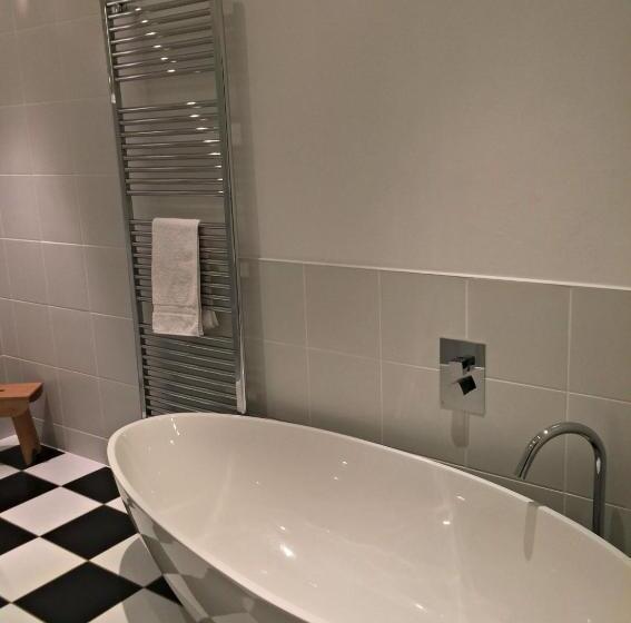 مبيت وإفطار Walltree House