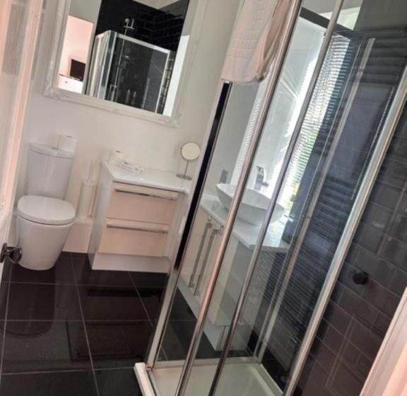 مبيت وإفطار Walltree House