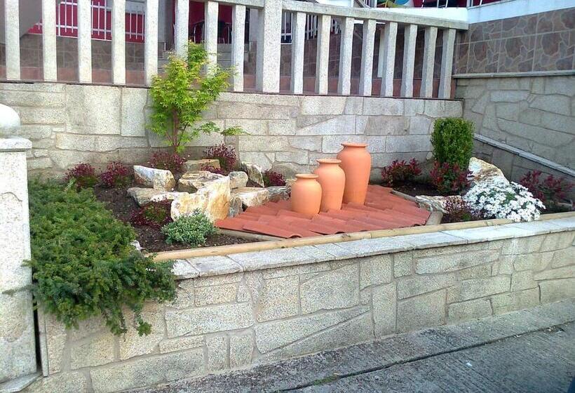 پانسیون Hostal Montreal