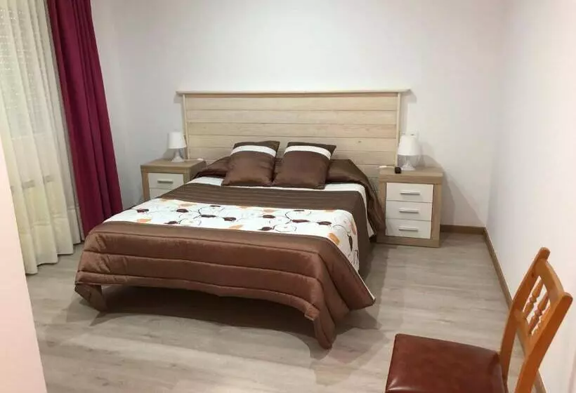 پانسیون Hostal Montreal