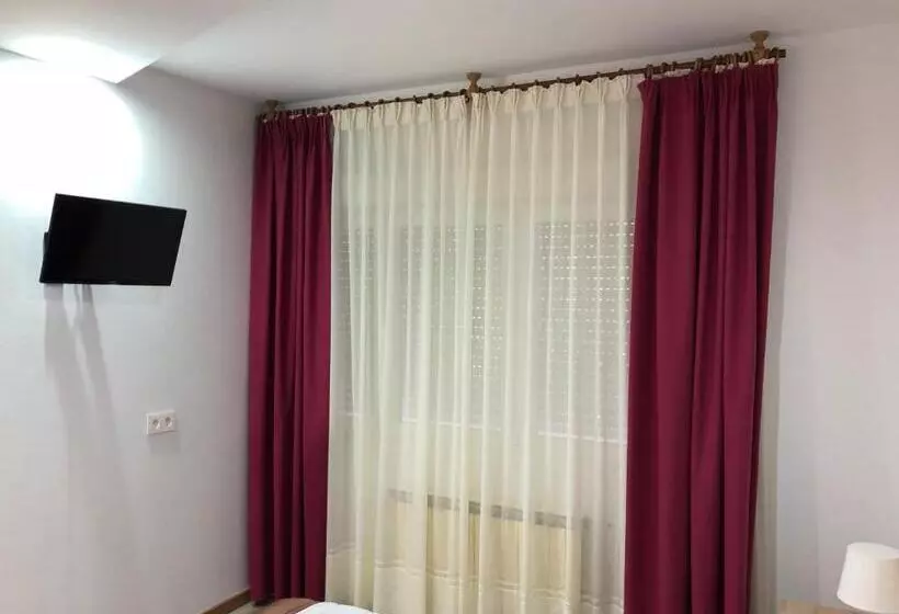 پانسیون Hostal Montreal