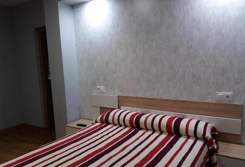 پانسیون Hostal Montreal