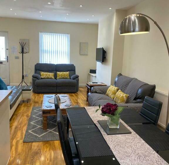 پانسیون Parliament