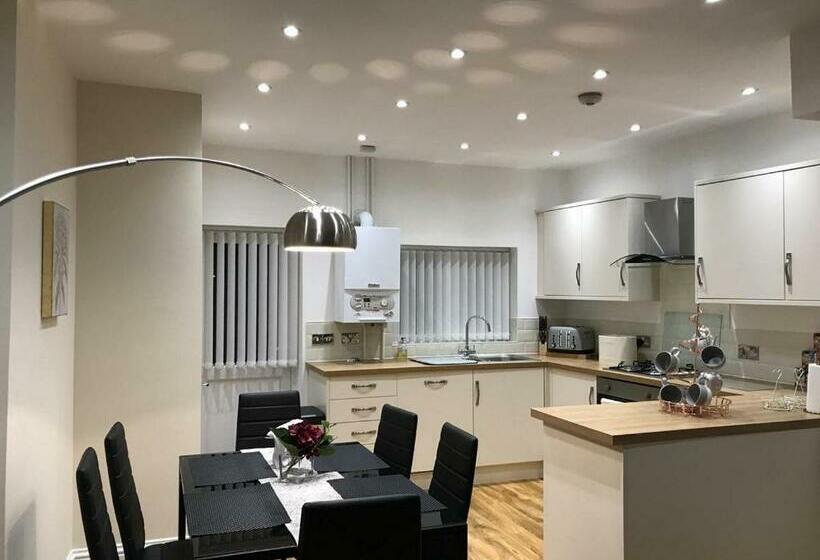 پانسیون Parliament