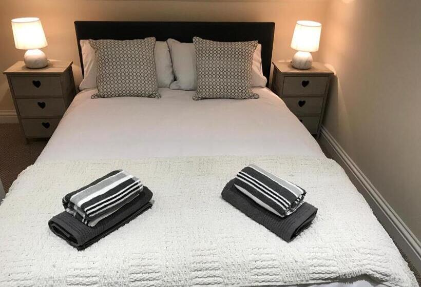 پانسیون Parliament