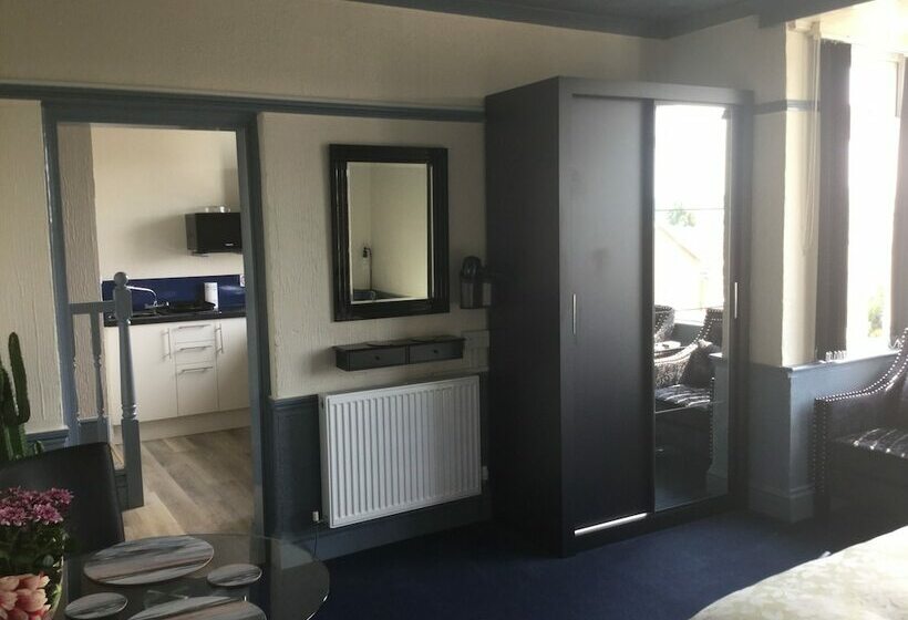 بنسيون Southcroft