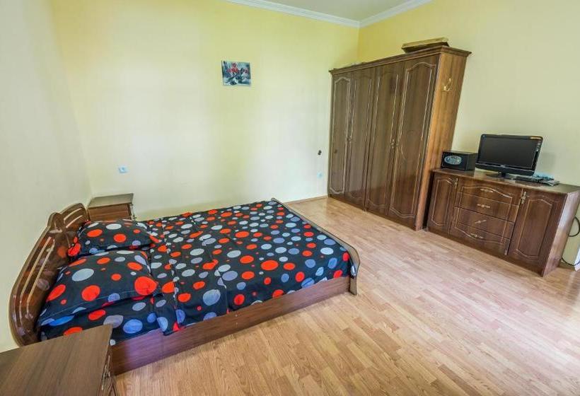 تختخواب و صبحانه Kanudosi