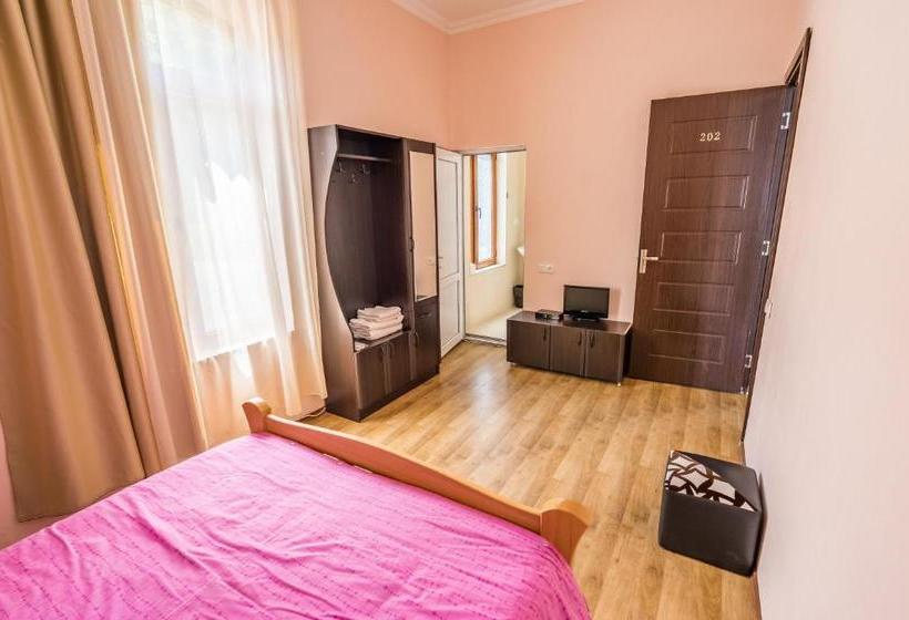 تختخواب و صبحانه Kanudosi