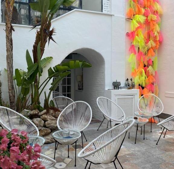 تختخواب و صبحانه Suites Edivino Design Capri