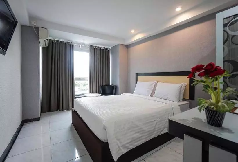 Capital O 3433 Hotel Plaza