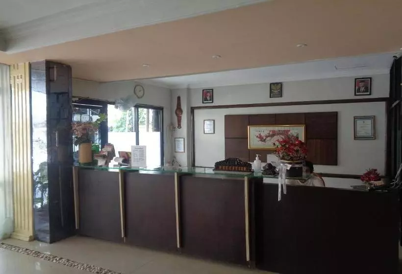 Capital O 3433 Hotel Plaza