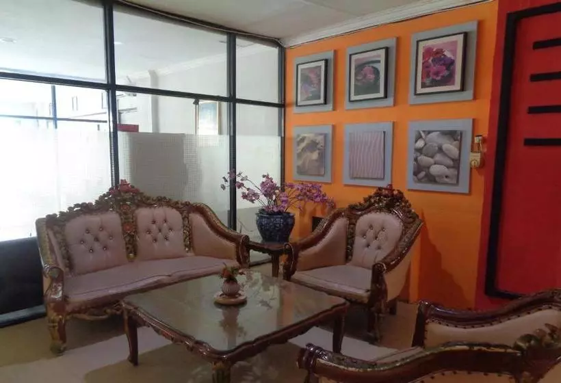 Capital O 3433 Hotel Plaza