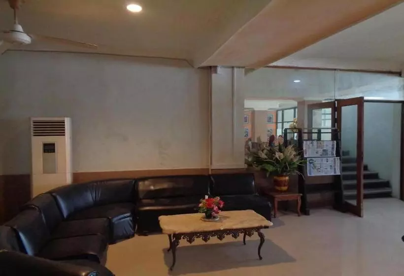 Capital O 3433 Hotel Plaza