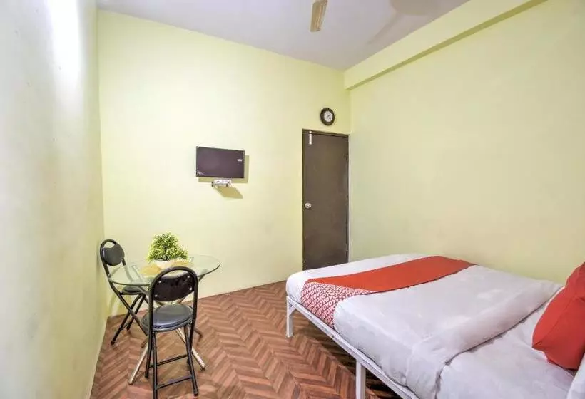 هتل Oyo 61045 Maharaja Inn