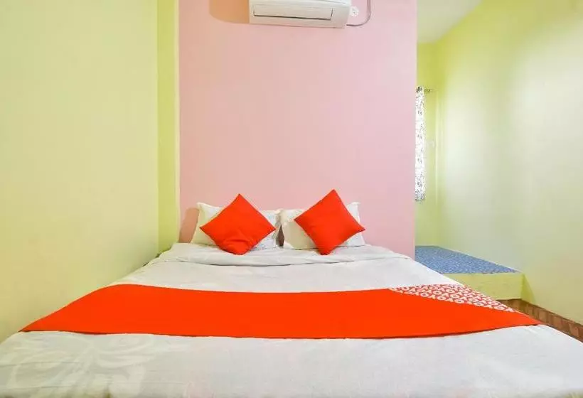هتل Oyo 61045 Maharaja Inn