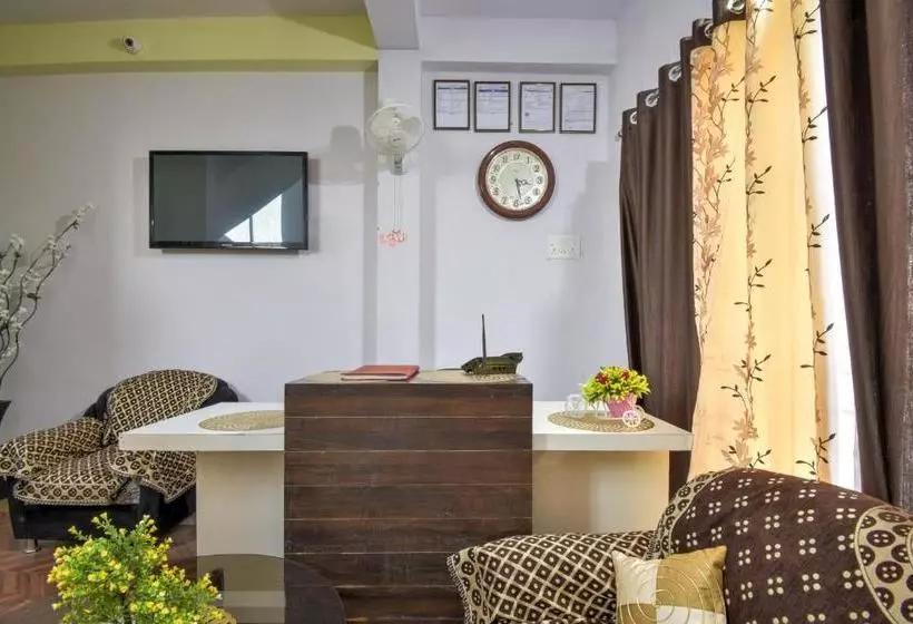 هتل Oyo 61045 Maharaja Inn