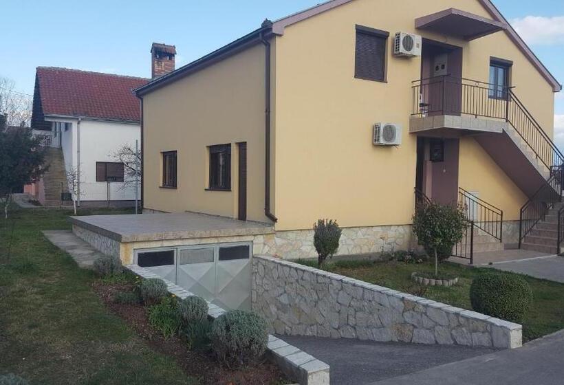 펜션 Hostel Vera   Airport Podgorica