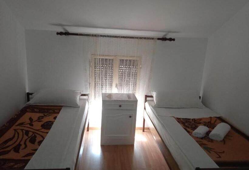 펜션 Hostel Vera   Airport Podgorica