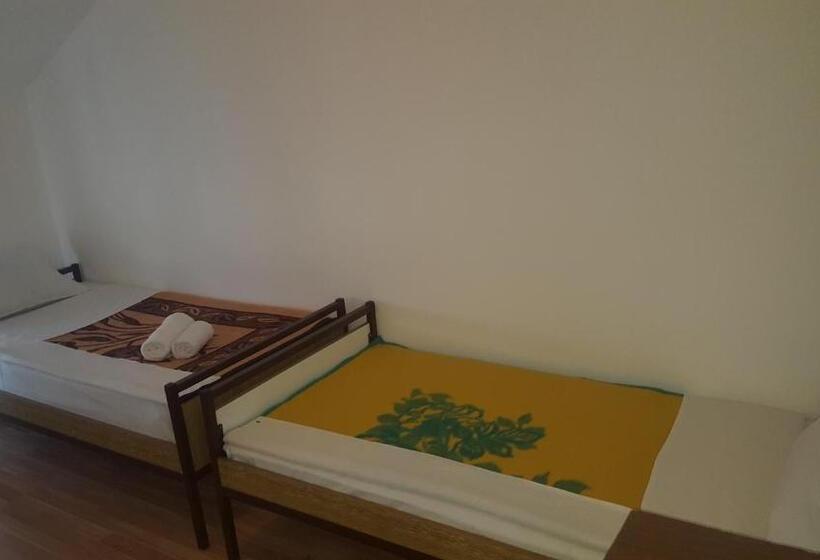 펜션 Hostel Vera   Airport Podgorica