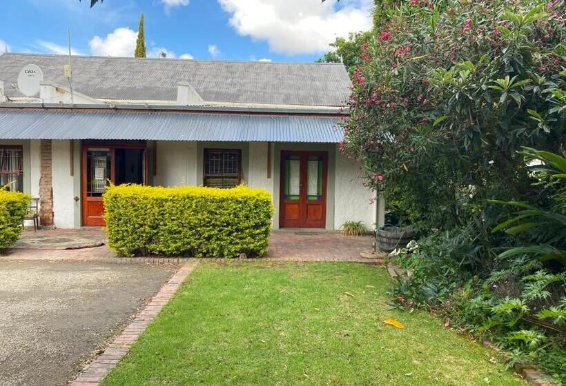 Bed & Breakfast Leo Guest House