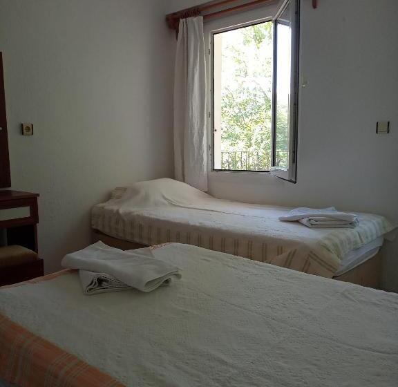 هاستل Makri Otel