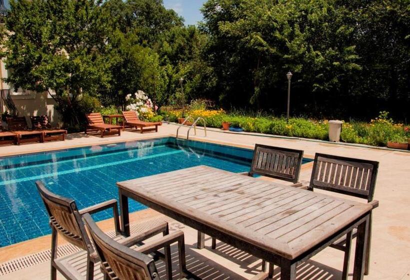 هاستل Makri Otel