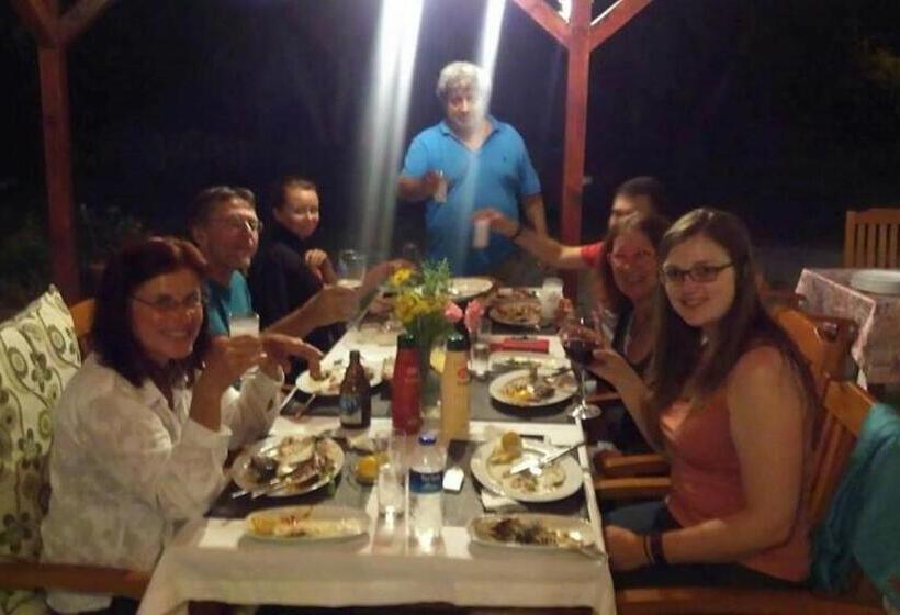 هاستل Makri Otel