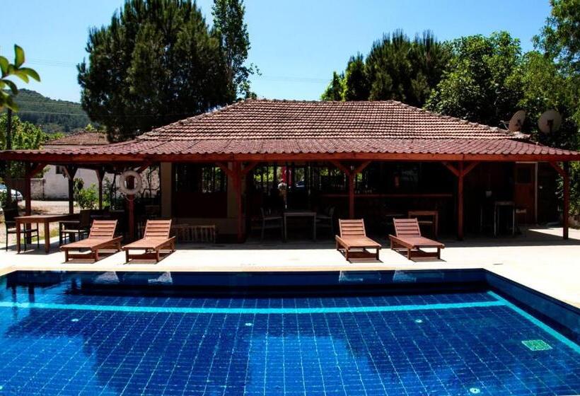 هاستل Makri Otel