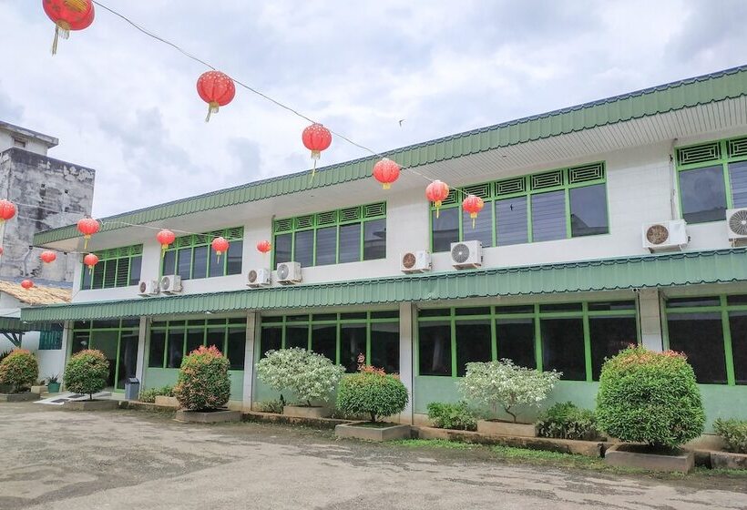 ホテル Sahabat Baru