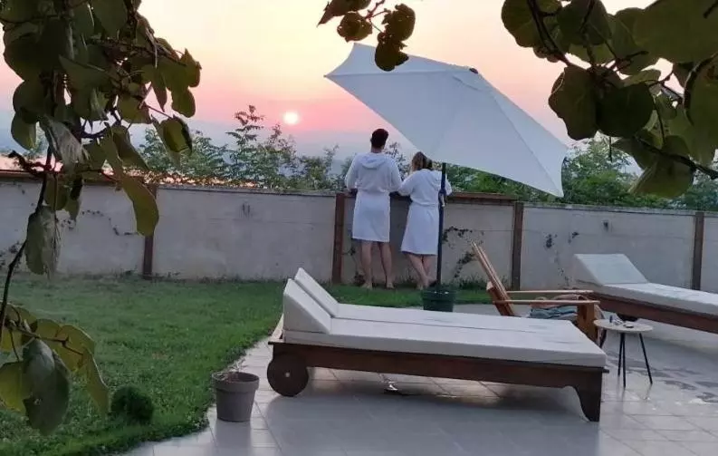 تختخواب و صبحانه Serendipity