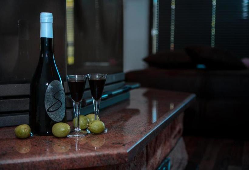 تختخواب و صبحانه Serendipity