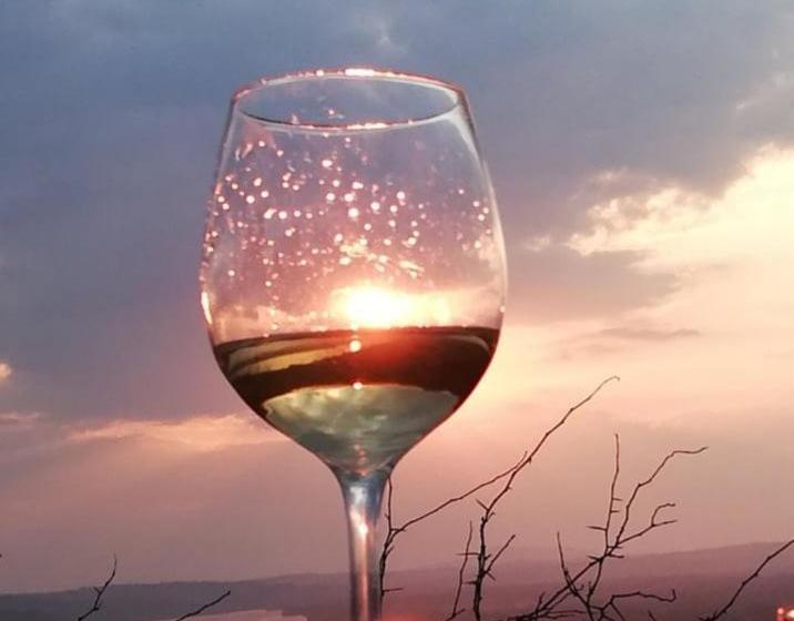 تختخواب و صبحانه Serendipity