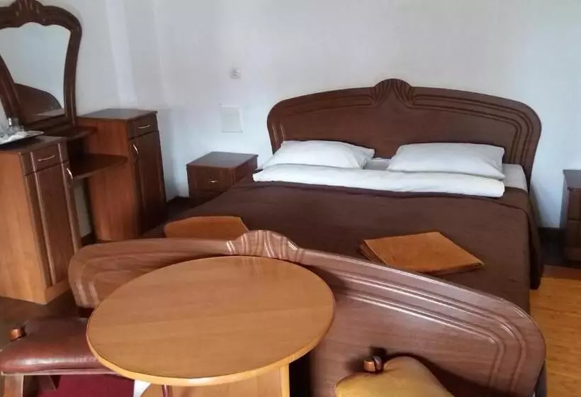 پانسیون комнаты рядом с автовокзалом