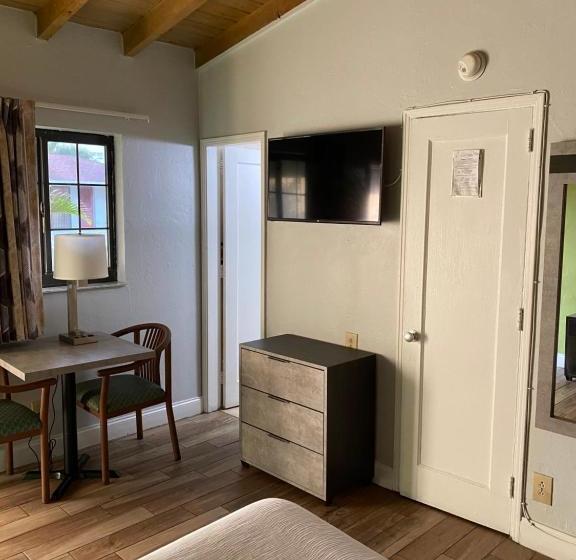 فندق صغير Budget Inn South