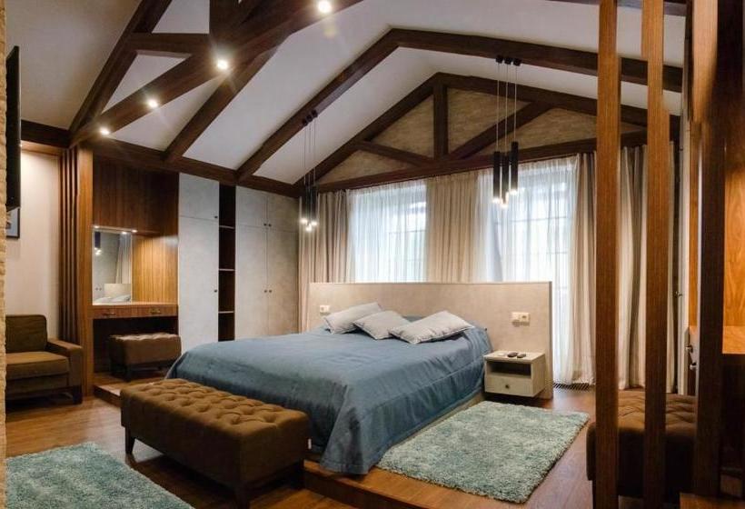 هاستل Petrani Nivki