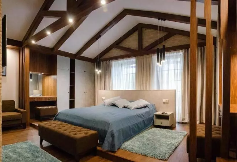 هاستل Petrani Nivki